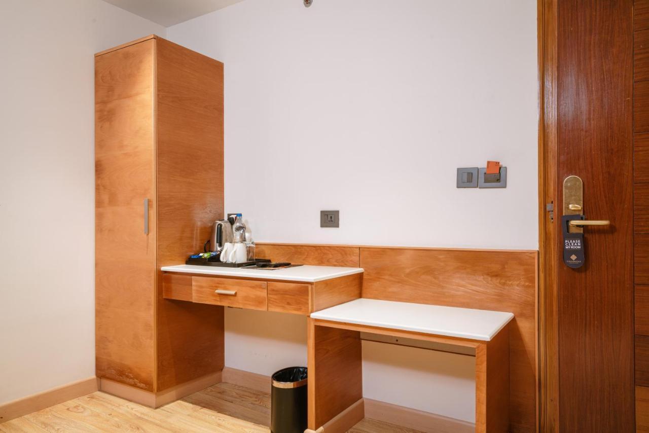 Townbridge Hotels & Suites Kochi Eksteriør billede